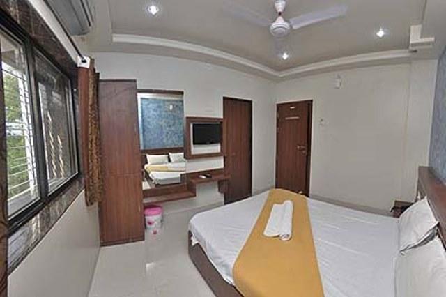 Hotel Jain Residency 舍地 外观 照片